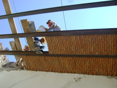  - reforzamiento en base a fibra de carbono,