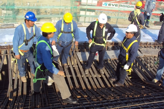  - aumentar resistencia y ductilidad en columnas, mejora de capacidad de servicio